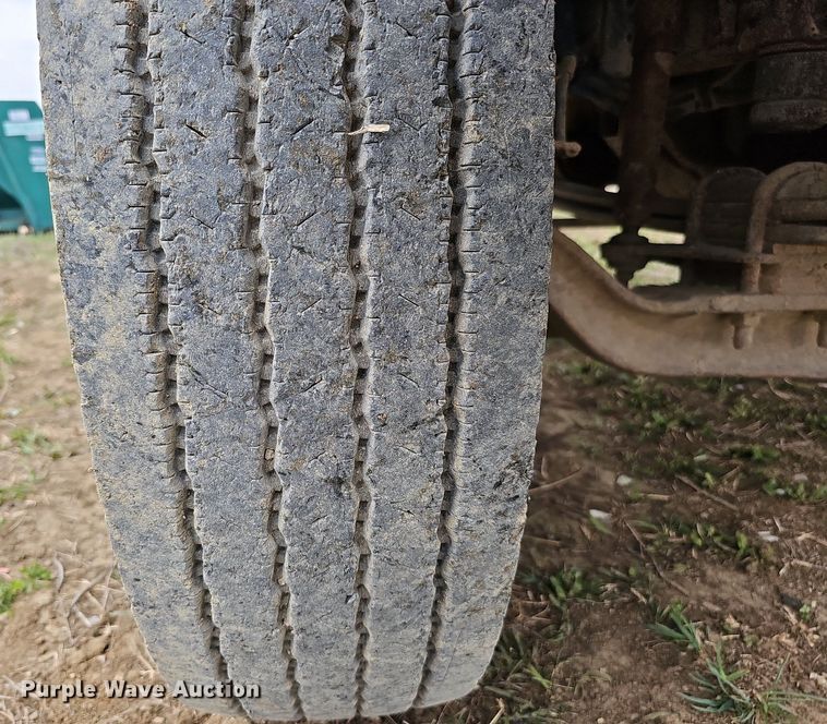 image for item DO4336 1999 Chevrolet C7500  hook lift truck