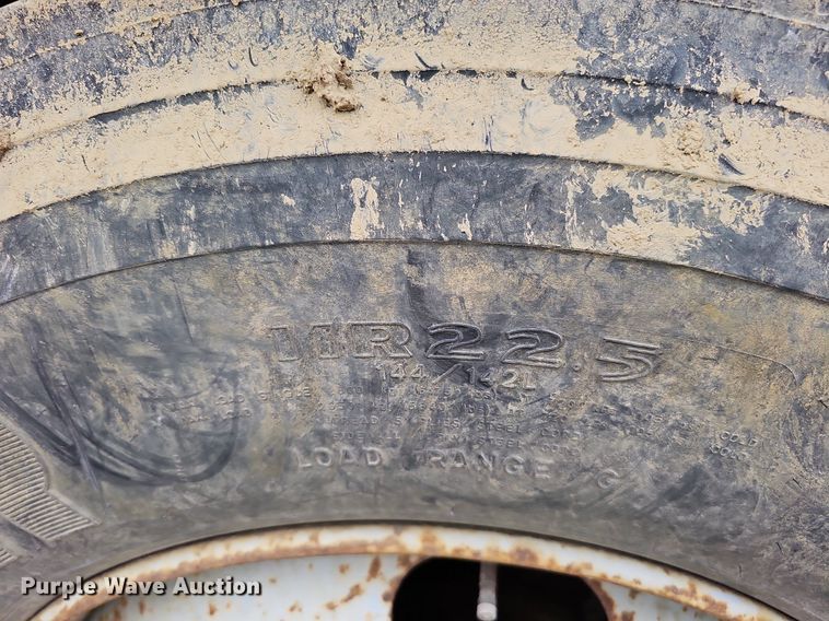 image for item DO4336 1999 Chevrolet C7500  hook lift truck