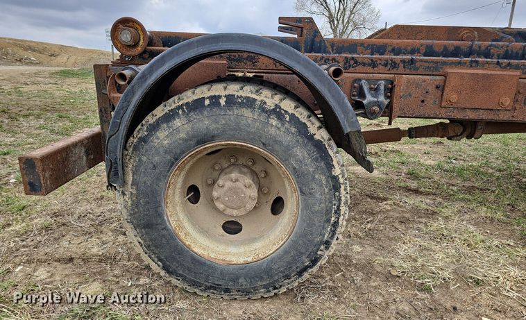 image for item DO4336 1999 Chevrolet C7500  hook lift truck