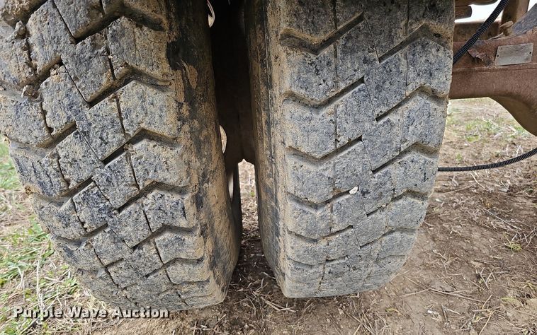 image for item DO4336 1999 Chevrolet C7500  hook lift truck