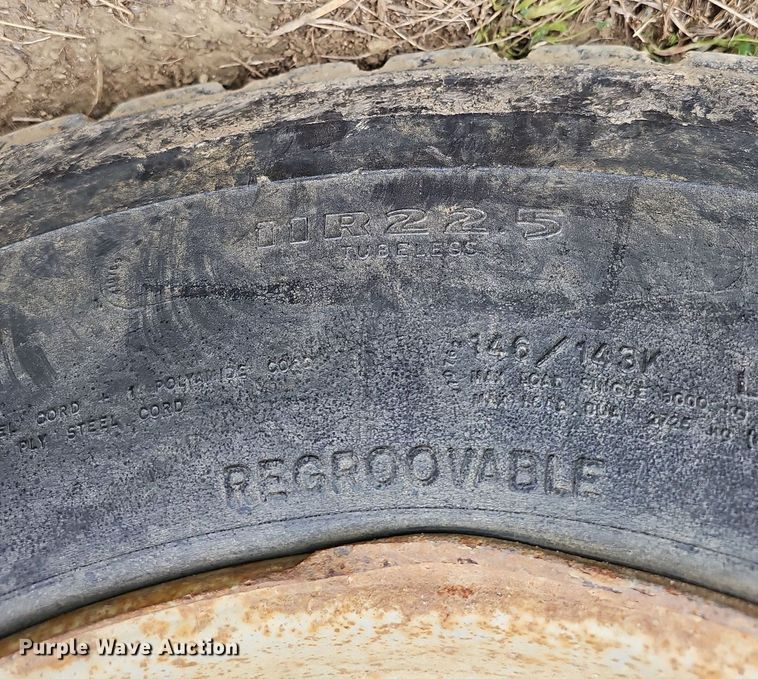 image for item DO4336 1999 Chevrolet C7500  hook lift truck