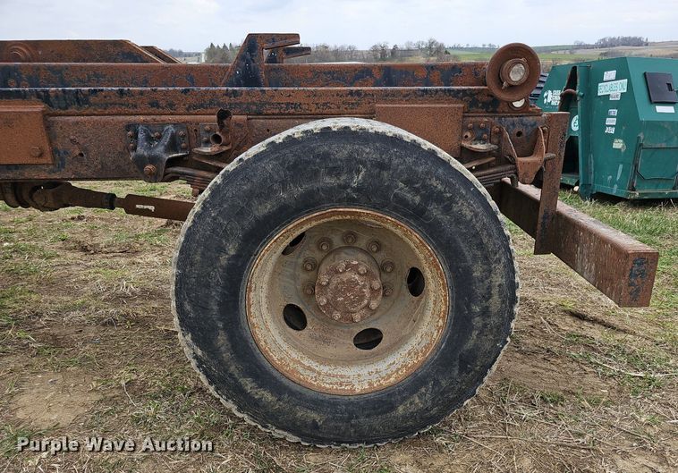 image for item DO4336 1999 Chevrolet C7500  hook lift truck