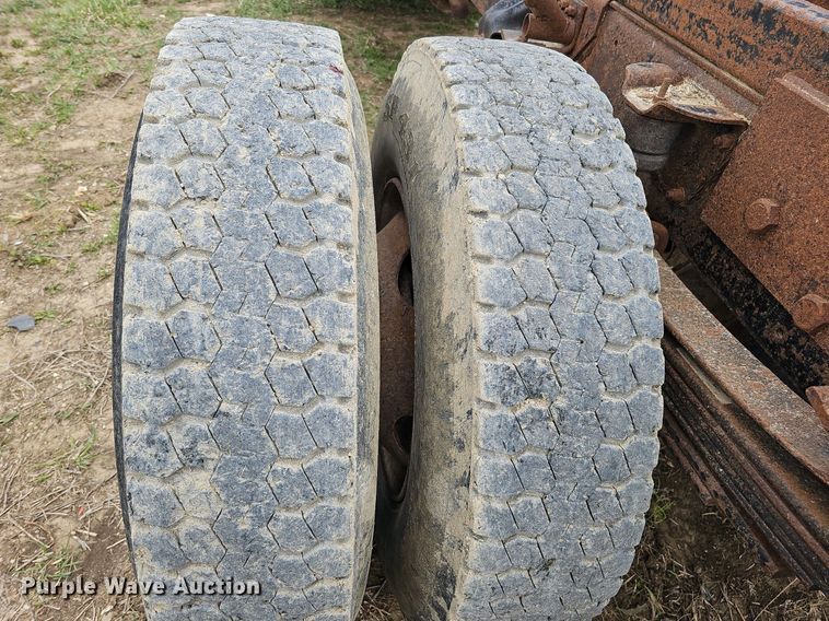 image for item DO4336 1999 Chevrolet C7500  hook lift truck