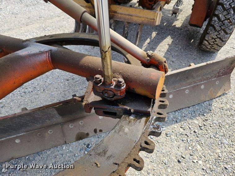 image for item DO4364 Allis-Chalmers D  rigid frame motor grader