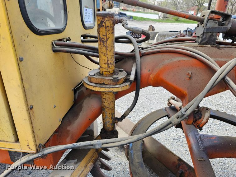 image for item DO4364 Allis-Chalmers D  rigid frame motor grader