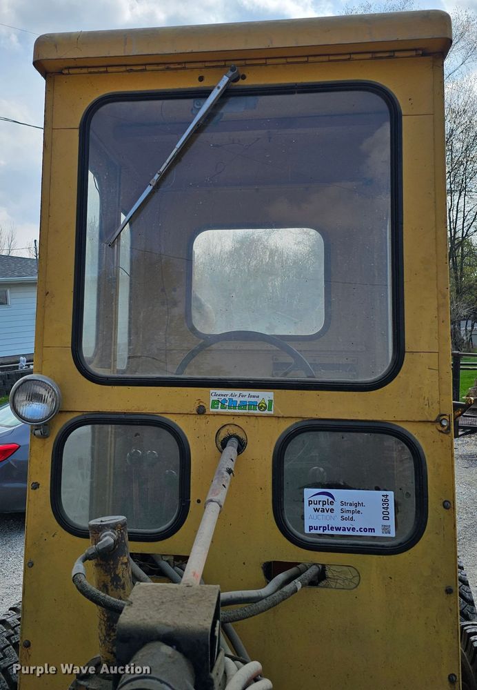 image for item DO4364 Allis-Chalmers D  rigid frame motor grader