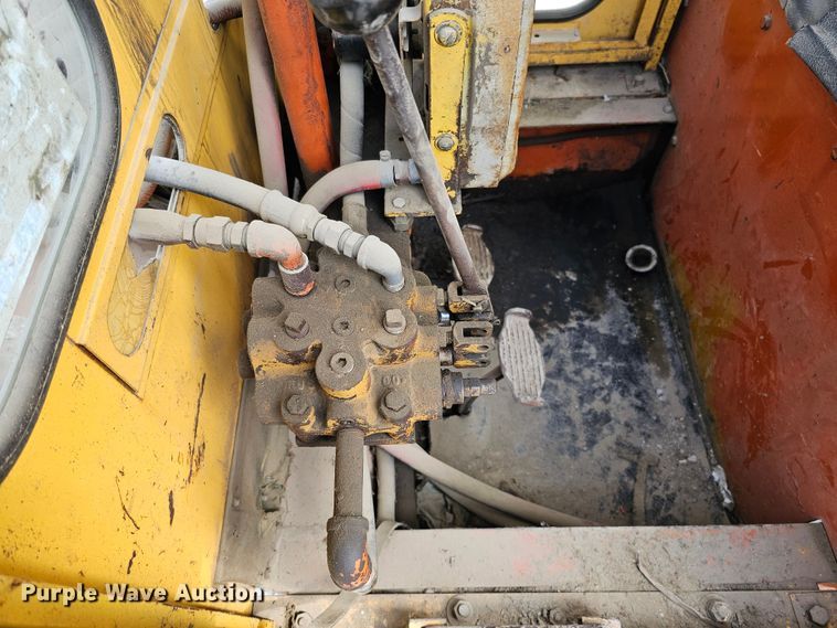 image for item DO4364 Allis-Chalmers D  rigid frame motor grader