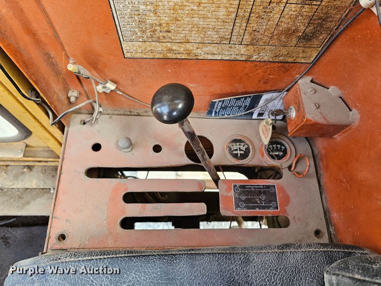 image for item DO4364 Allis-Chalmers D  rigid frame motor grader