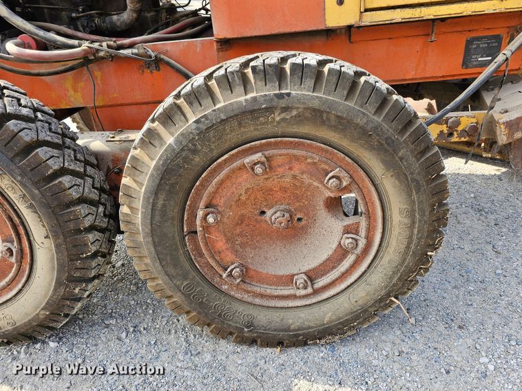 image for item DO4364 Allis-Chalmers D  rigid frame motor grader