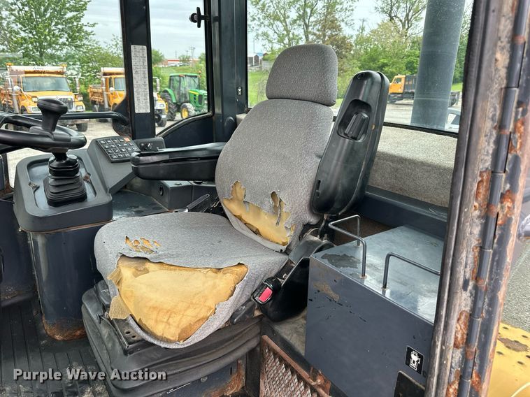 image for item DO4989 2005 John Deere 544J  wheel loader