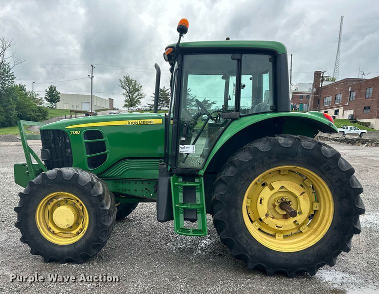 image for item DO5000 2009 John Deere 7130S  MFWD tractor