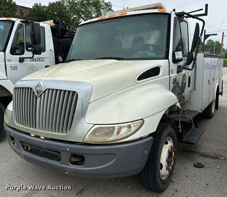 image for item DP3092 2002 International 4300  utility / service truck