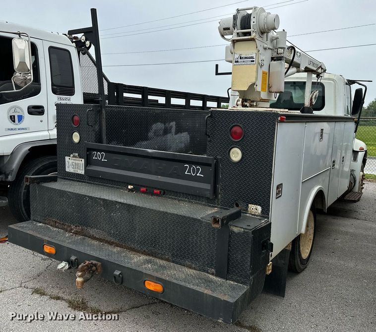 image for item DP3092 2002 International 4300  utility / service truck