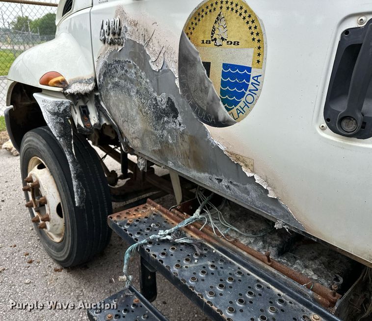 image for item DP3092 2002 International 4300  utility / service truck