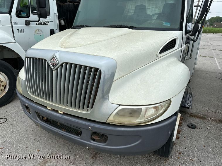 image for item DP3092 2002 International 4300  utility / service truck