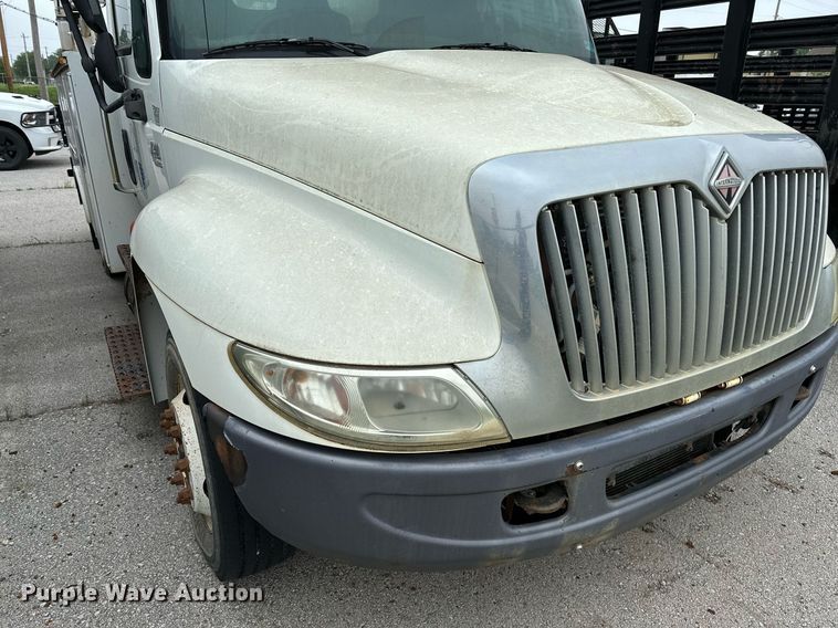 image for item DP3092 2002 International 4300  utility / service truck