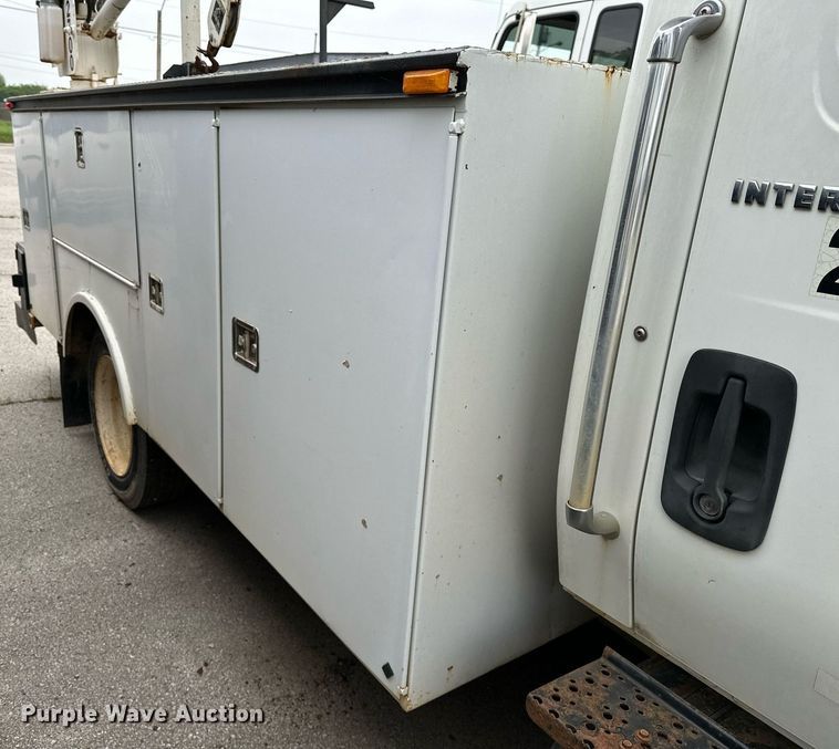 image for item DP3092 2002 International 4300  utility / service truck