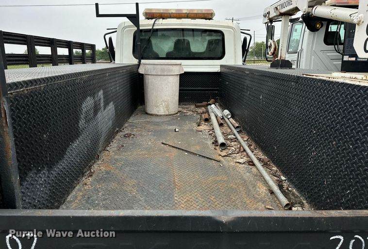 image for item DP3092 2002 International 4300  utility / service truck