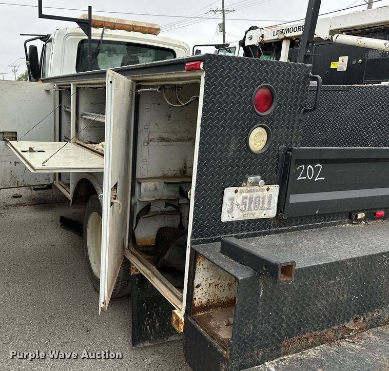 image for item DP3092 2002 International 4300  utility / service truck