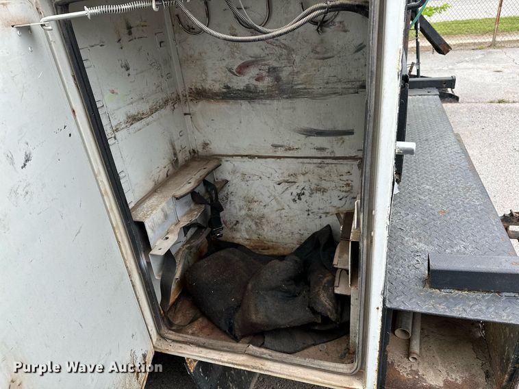 image for item DP3092 2002 International 4300  utility / service truck