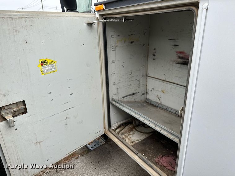 image for item DP3092 2002 International 4300  utility / service truck