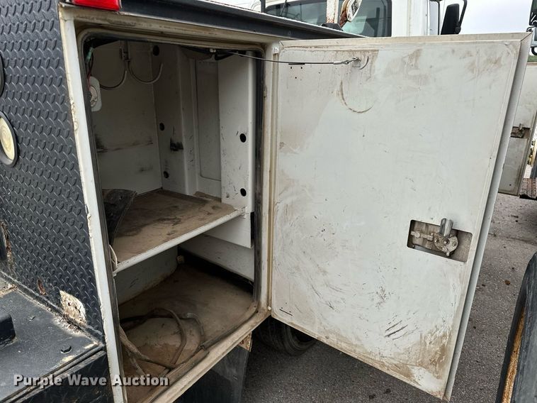 image for item DP3092 2002 International 4300  utility / service truck