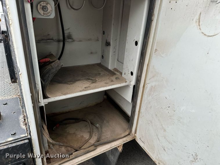 image for item DP3092 2002 International 4300  utility / service truck