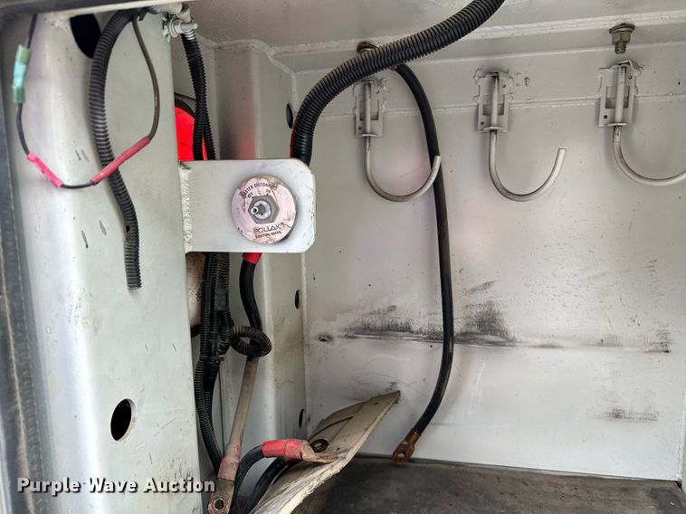 image for item DP3092 2002 International 4300  utility / service truck