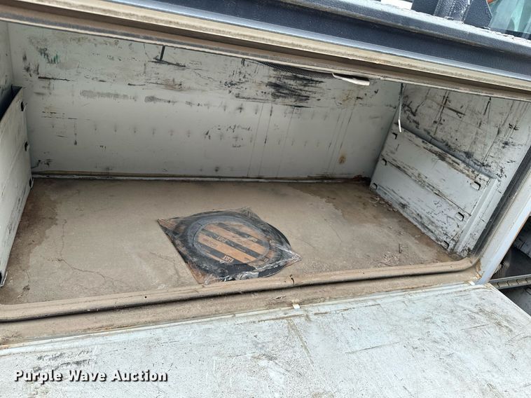 image for item DP3092 2002 International 4300  utility / service truck