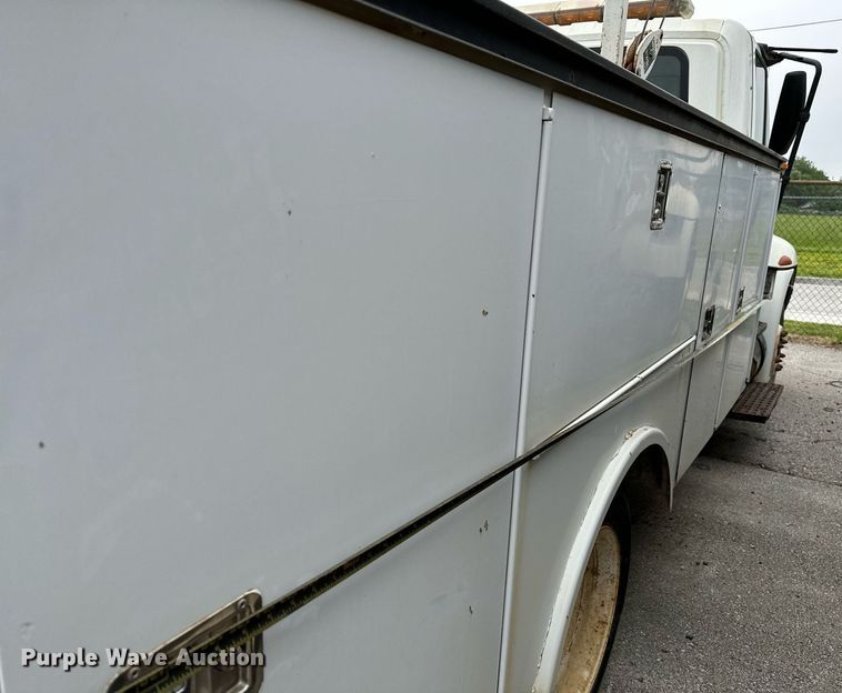 image for item DP3092 2002 International 4300  utility / service truck