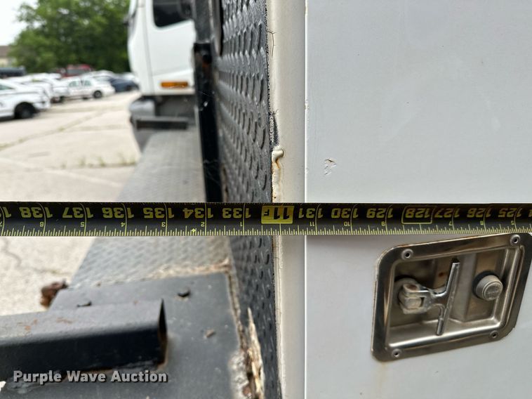 image for item DP3092 2002 International 4300  utility / service truck