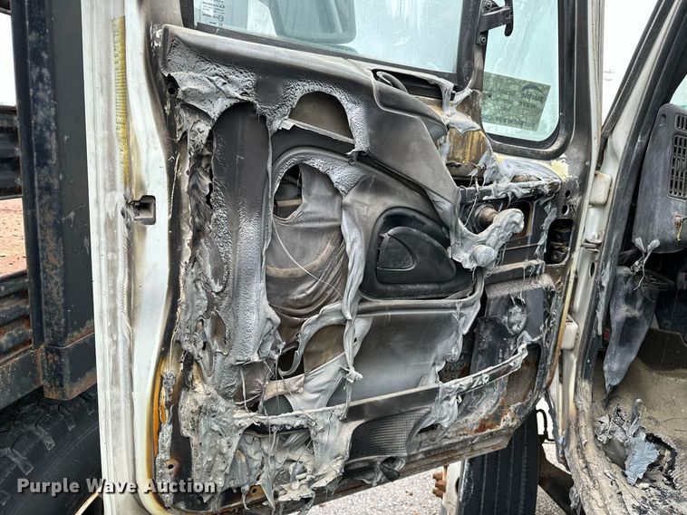 image for item DP3092 2002 International 4300  utility / service truck