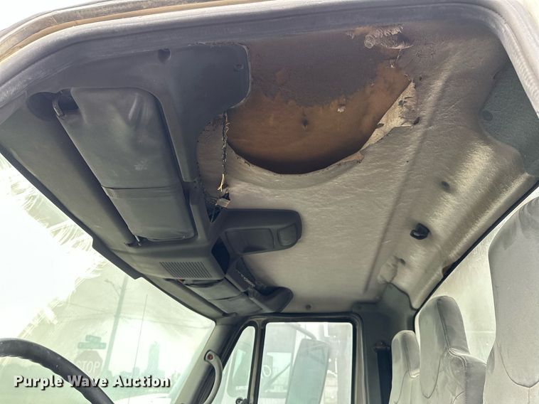 image for item DP3092 2002 International 4300  utility / service truck