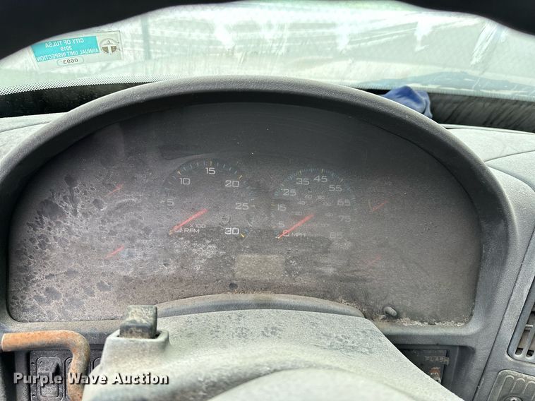 image for item DP3092 2002 International 4300  utility / service truck