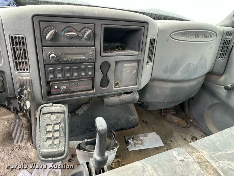 image for item DP3092 2002 International 4300  utility / service truck