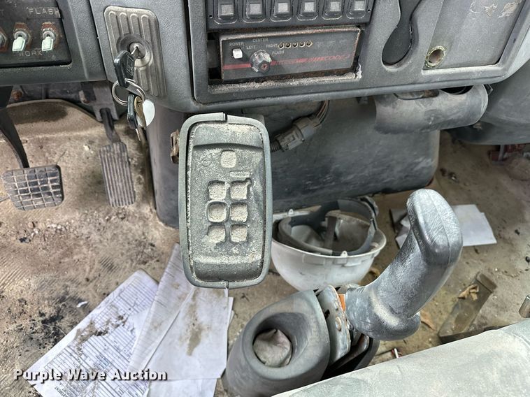 image for item DP3092 2002 International 4300  utility / service truck