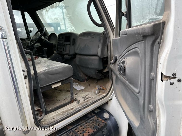 image for item DP3092 2002 International 4300  utility / service truck