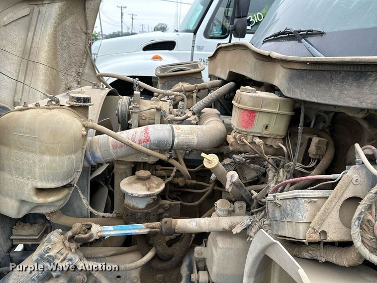 image for item DP3092 2002 International 4300  utility / service truck