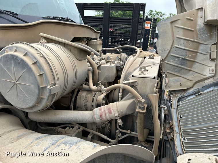 image for item DP3092 2002 International 4300  utility / service truck