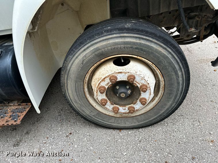 image for item DP3092 2002 International 4300  utility / service truck