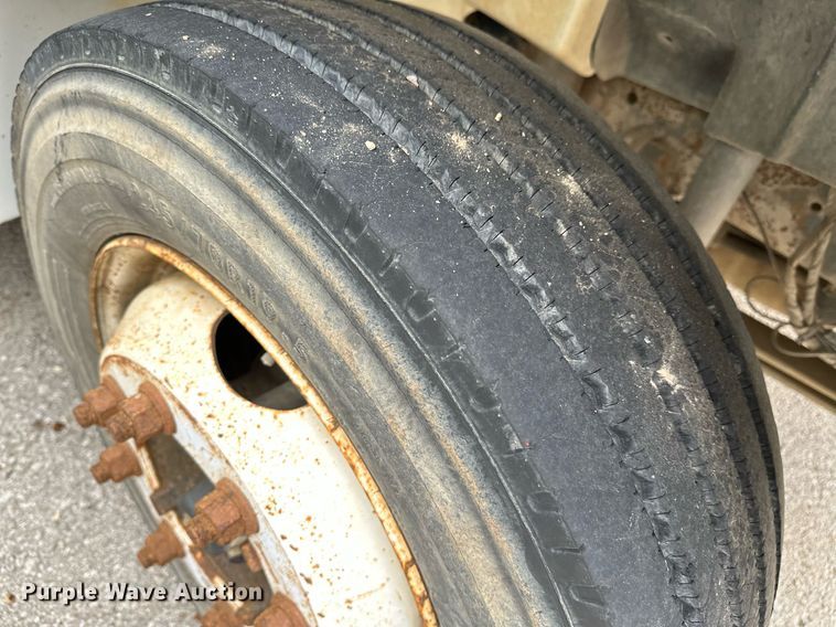 image for item DP3092 2002 International 4300  utility / service truck