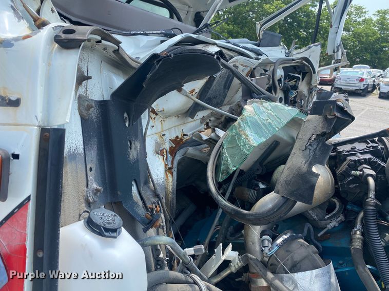 image for item DP3100 2000 International 4700  fuel / lube truck