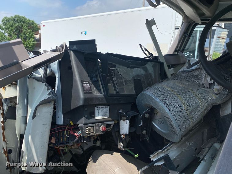 image for item DP3100 2000 International 4700  fuel / lube truck