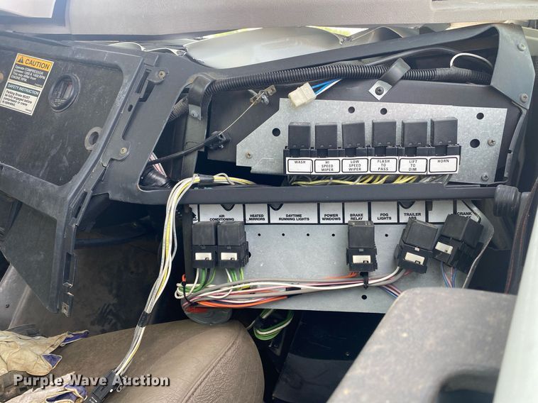 image for item DP3100 2000 International 4700  fuel / lube truck