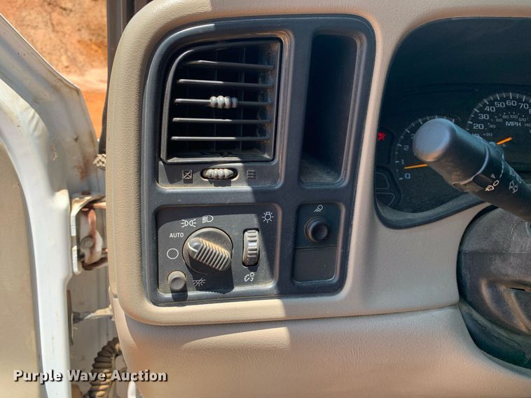 image for item DP8640 2005 GMC Sierra 1500  pickup truck