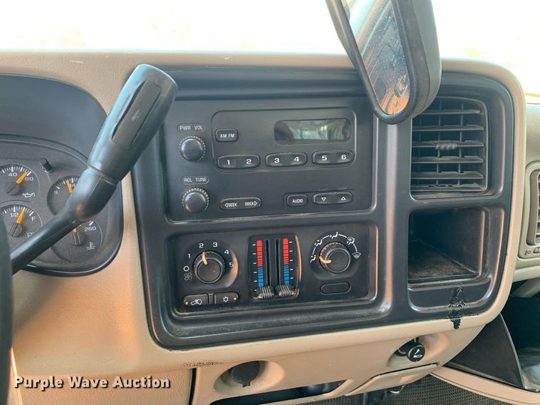 image for item DP8640 2005 GMC Sierra 1500  pickup truck