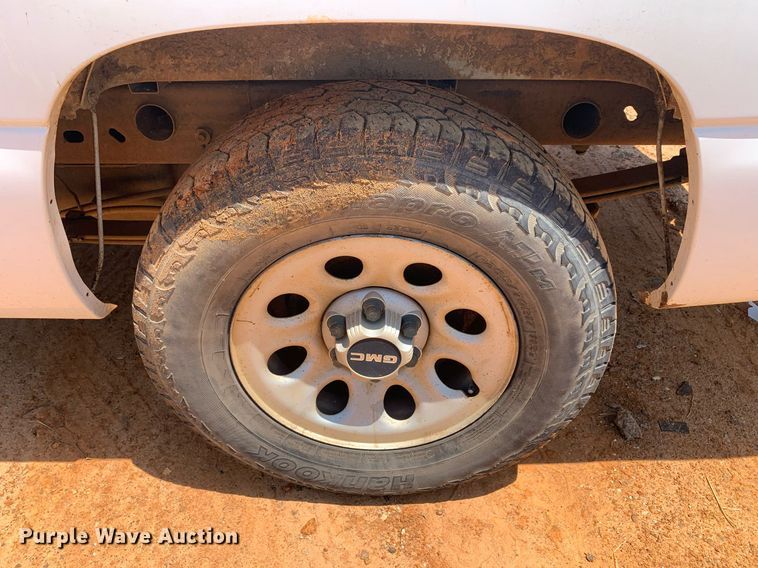 image for item DP8640 2005 GMC Sierra 1500  pickup truck