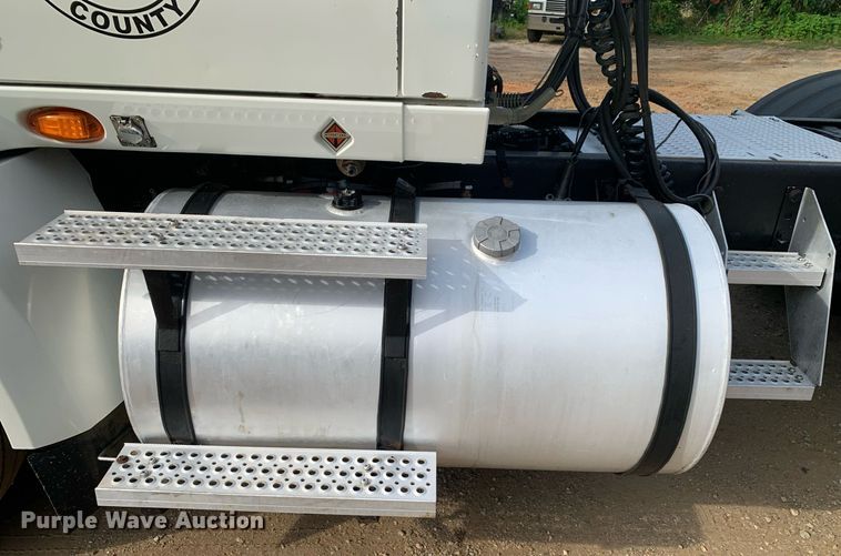 image for item DP8643 2014 International ProStar 113  semi truck