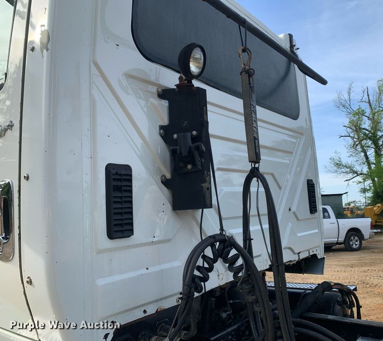 image for item DP8643 2014 International ProStar 113  semi truck