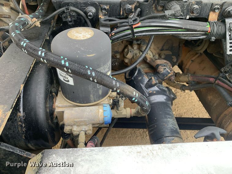 image for item DP8643 2014 International ProStar 113  semi truck